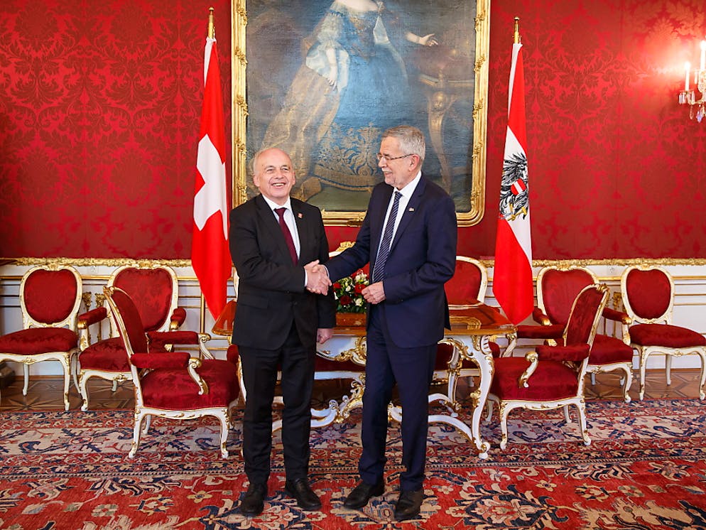 Le président de la Confédération Ueli Maurer a été reçu par le chef de l'Etat autrichien Alexander Van der Bellen au palais de la Hofburg à Vienne.
