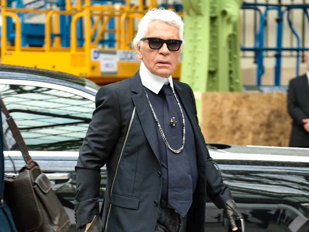 Moda. Karl Lagerfeld: primo look da uomo per Fendi.