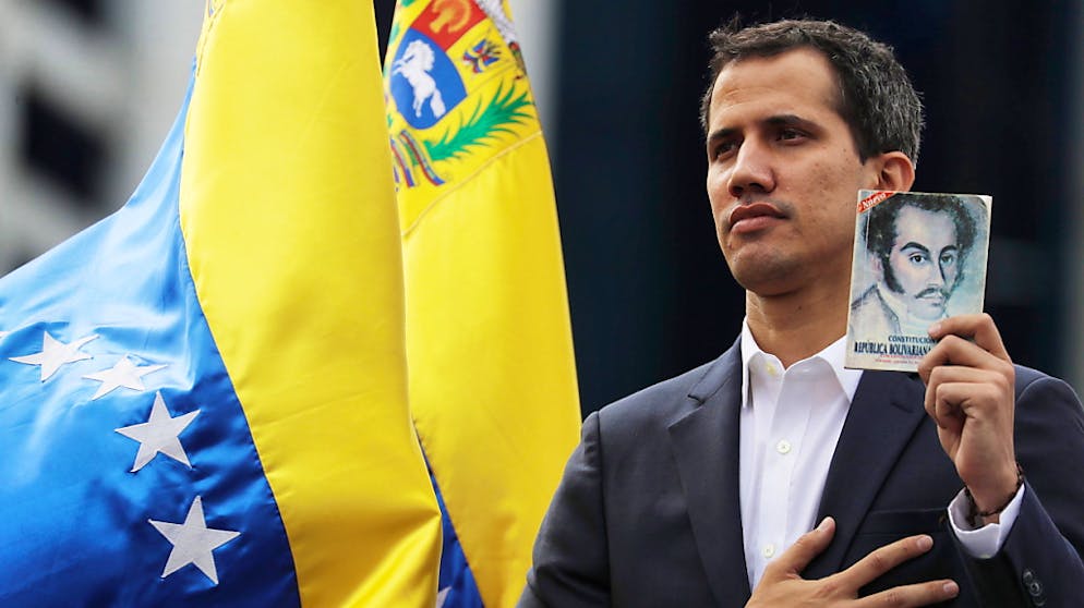 Machtkampf in Venezuela. Der venezolanische Oppositionspolitiker und Parlamentspräsident Juan Guaidó hat sich an diesem Tag zum Übergangspräsidenten Venezuelas erklärt.