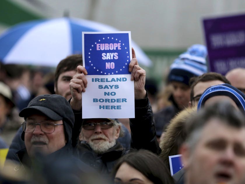 Irland: Protest gegen Brexit an Grenze zu Nordirland | blue News