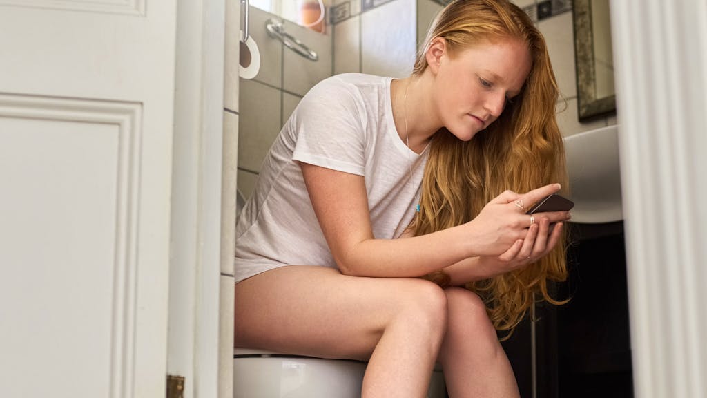 Verkeimte Örtchen. Toilette oder Handy – wo lauern mehr Keime?