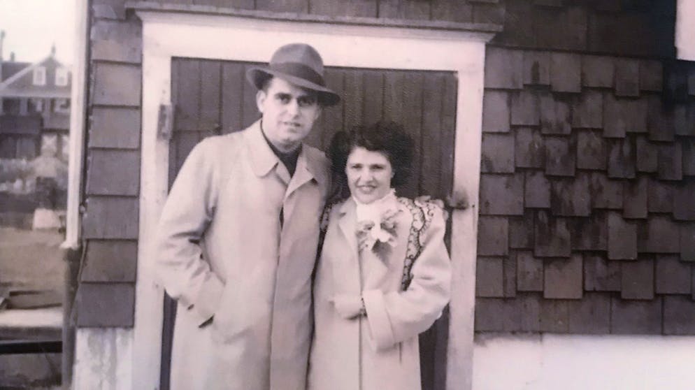 Während seiner Internierung in Adelboden lernt Christy Zullo Hilda Schranz kennen – der Beginn einer grossen Liebe. Dieses Bild entstand an Ostern 1946, als das Paar bereits in Hazleton, Pennsylvania, lebte.
