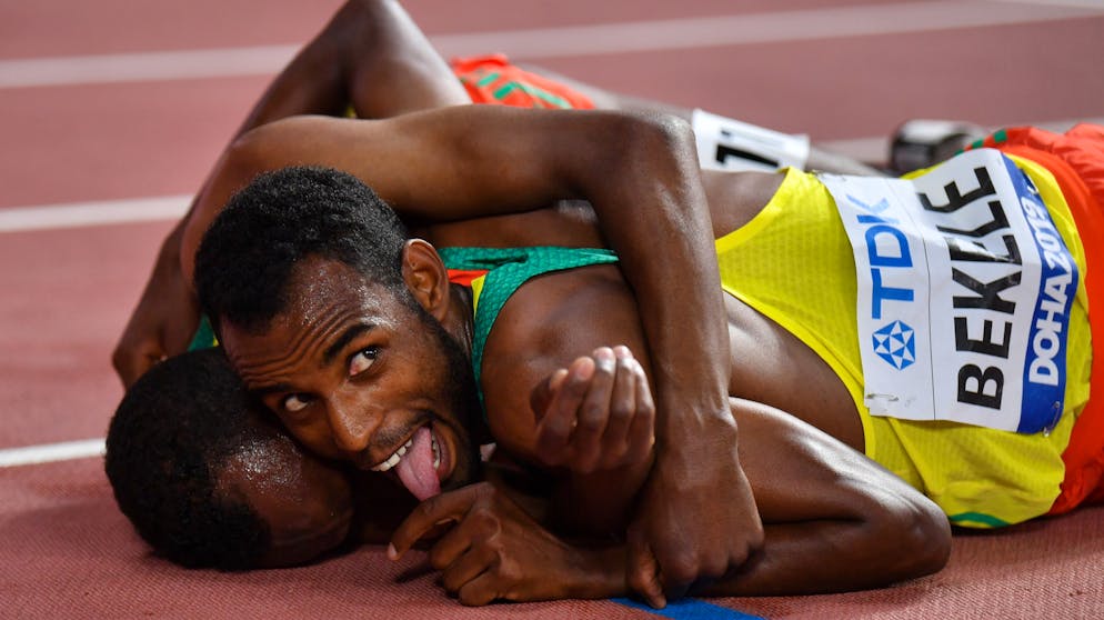 Die besten Bilder der Leichtathletik-WM 2019. Äthiopiens Muktar Edris gratuliert Landsmann Telahun Haile Bekele nach dem 5000m-Final.