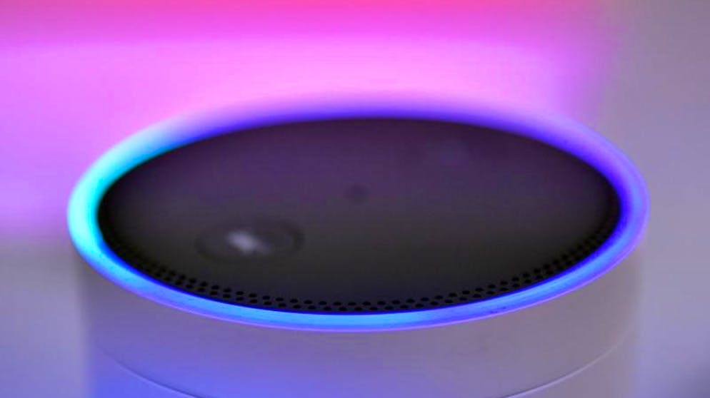 Lautsprecher Amazon Echo – mit dem Alexa Voice Service. 