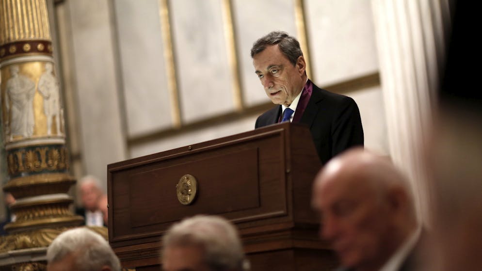 Der scheidende Chef der Europäischen Zentralbank Mario Draghi hat bei einer Rede am Dienstag in Athen gefordert, dass die EU-Länder mit mehr Staatsausgaben die Konjunktur stützen sollten.