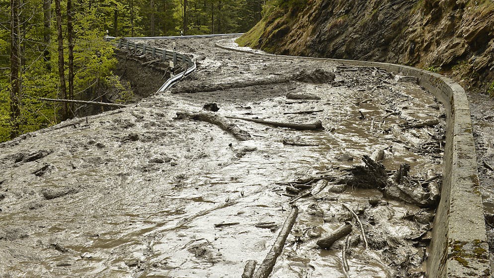 Überschwemmungen, Murgänge, Hitze und Schäden an der Infrastruktur: Die Bewältigung des Klimawandels wird laut einer Studie von Bund und Swiss Economics Milliarden kosten. (Archivbild)