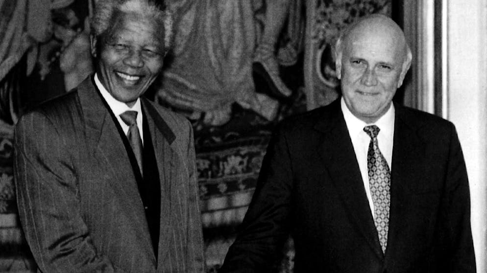 Friedensnobelpreisträger. 1993: Nelson Mandela (1918–2013, Südafrika) und Frederik Willem de Klerk ( geb. 1936, Südafrika) «für ihren Beitrag zur Beendigung der Apartheid in Südafrika».