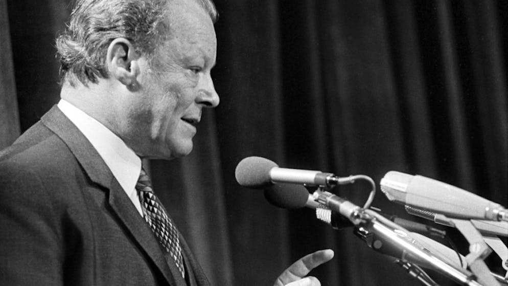 Friedensnobelpreisträger. 1971: Willy Brandt (1913–1992, Bundesrepublik Deutschland) für seine Friedensbemühungen mit dem Ostblock und der Aussöhnung mit ehemals  vom Dritten Reich besetzten Ländern. 