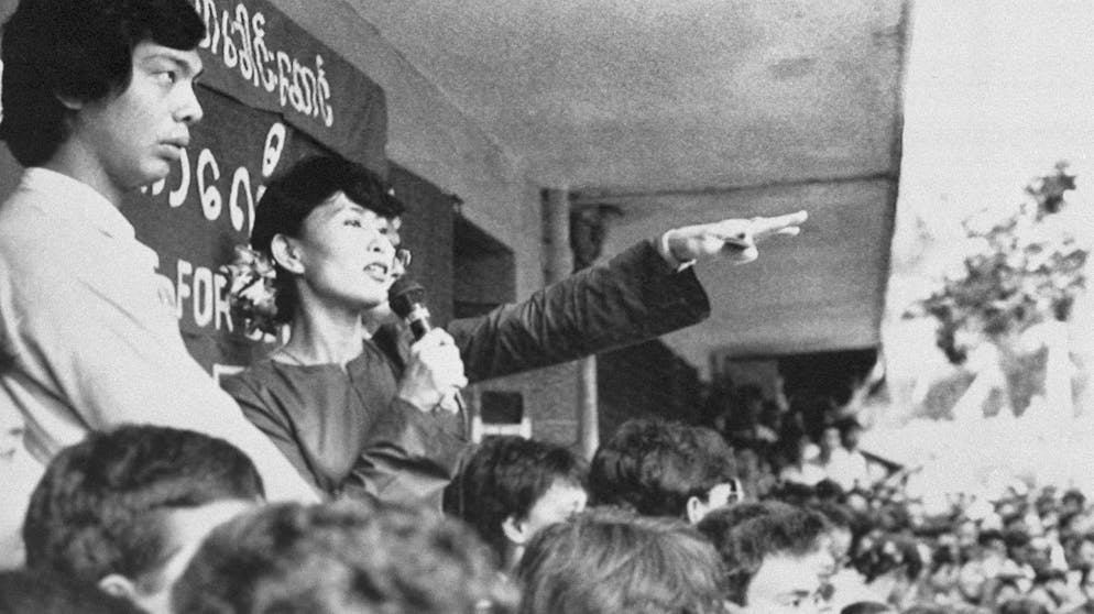 Friedensnobelpreisträger. 1991: Aung San Suu Kyi (geb. 1945, Myanmar) «für ihren Einsatz für die Menschenrechte.