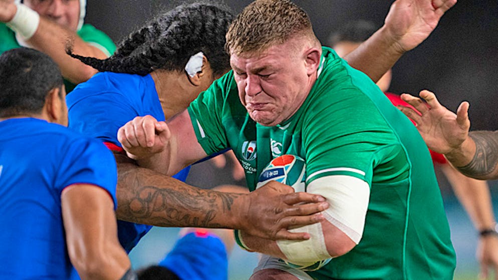 Dynamisch in die Viertelfinals: Tadhg Furlong auf dem Weg zu einem von sieben Tries für Irland im letzten Gruppenspiel gegen Samoa.
