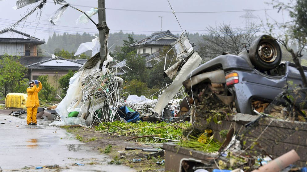Todesopfer durch starken Taifun in Japan. In Ichihara in der Nähe von Tokio richteten Ausläufer des Taifuns «Hagibis» Zerstörung an.
