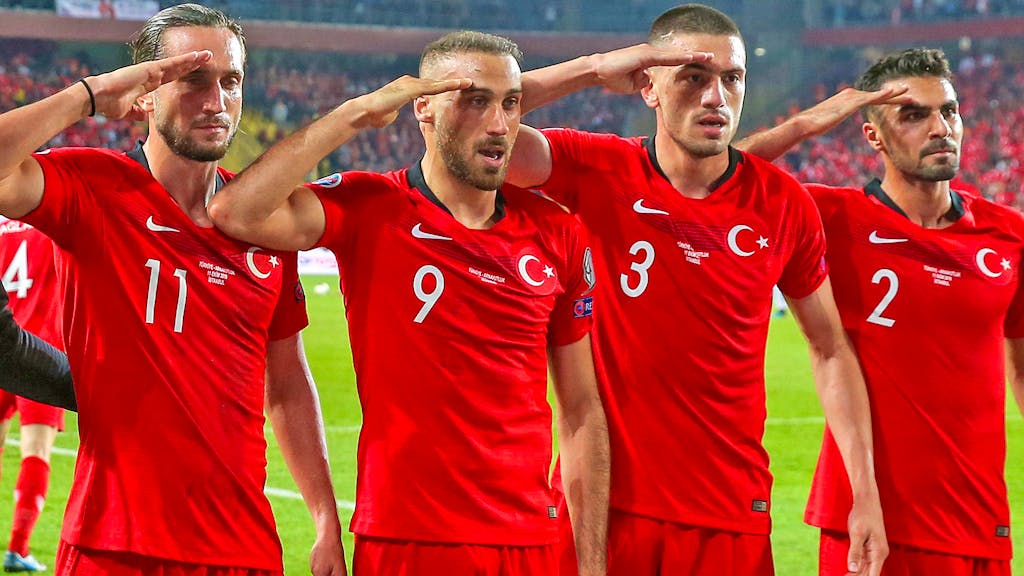 EM-Qualifikation. Militärgruss nach Last-Minute-Sieg – Türkei droht Strafe