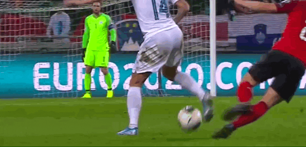 Für diese rüde Attacke sieht Andreas Ulmer nur Gelb.