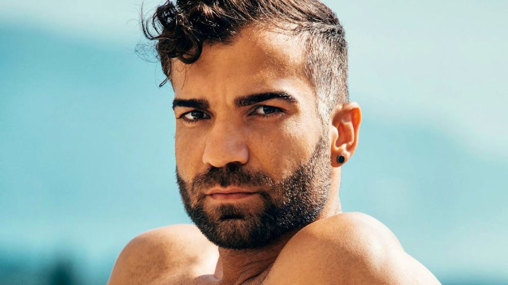 Heisses Flirten unter Palmen. Rafi Rachek hat sich umentschieden: Er outete sich während der Dreharbeiten als homosexuell.
