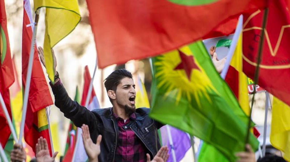 Hilfe für Kurden: Assad verlegt Truppen an türkische Grenze. In Zürich und in vielen anderen Städten gingen Tausende auf die Strassen und protestierten gegen die türkische Offensive.