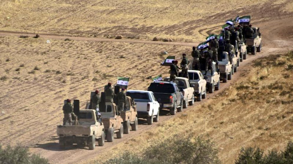 Hilfe für Kurden: Assad verlegt Truppen an türkische Grenze. Aufmarsch der «Freien Syrischen Armee», die von der Türkei unterstützt wird.