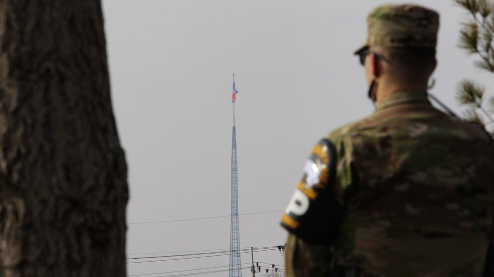 Von Daeseong-dong sieht man ständig die überdimensionierte Fahnenstange auf der nordkoreanischen Seite.