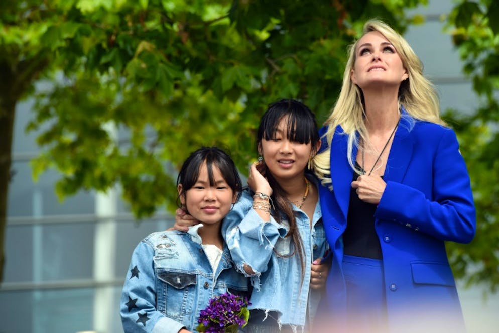 Laeticia Hallyday avec ses filles Jade et Joy, le 15 juin 2019 à Toulouse