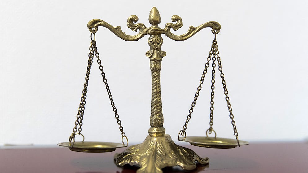 Eine Frau steht in Bern wegen vorsätzlicher Tötung vor Gericht.