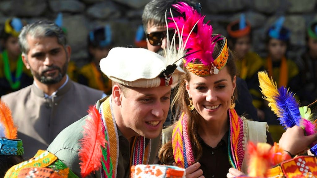 Changement climatique. Le prince William et Kate observent un glacier au Pakistan
