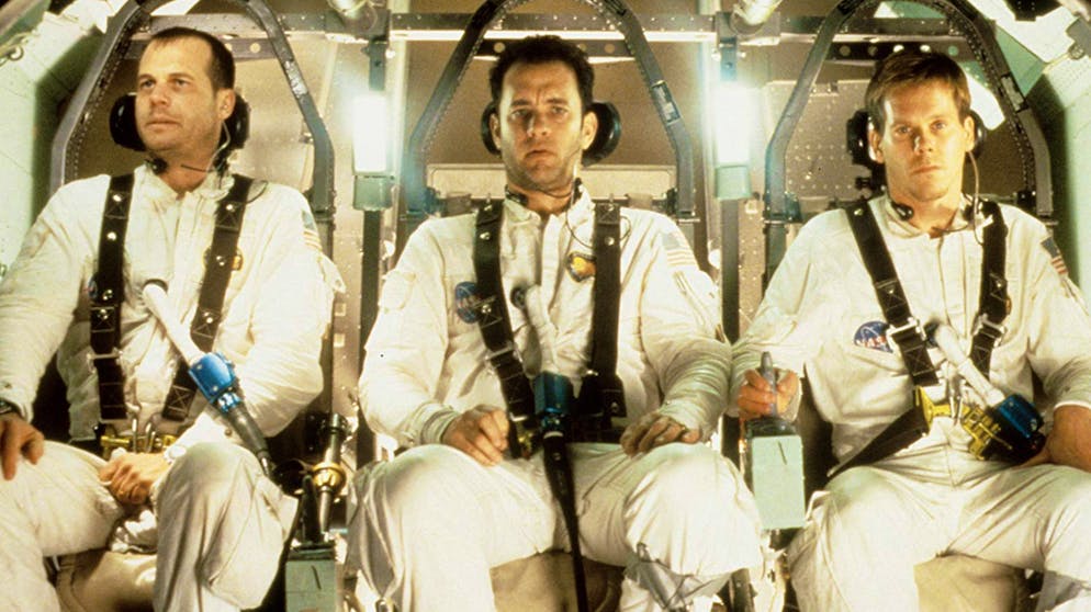 Verfilmungen echter Katastrophen. Einer der grössten Erfolge Hollywoods und ebenfalls eine Katastrophe, deren Ausgang an ein Wunder grenzt, ist «Apollo 13». In den Hauptrollen der drei Astronauten gibt es Bill Paxton, Tom Hanks und Kevin Bacon zu bestaunen (v.l.n.r.).