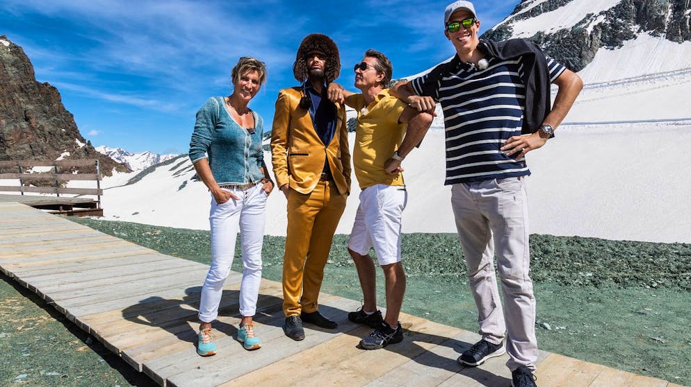 «Mini Schwiiz, dini Schwiiz»: Die Bilder. Gemeinsam unterwegs, verbunden durch Heimatliebe: Evelyn Binsack, Müslüm, Rob Spence und Ramon Zenhäusern.