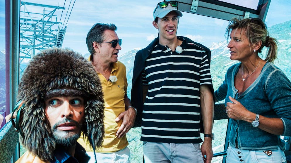 «Mini Schwiiz, dini Schwiiz»: Die Bilder. Ein wenig unwohl scheint sich Müslüm (l.) auf der Bergfahrt neben Rob Spence (2.v.l.), Ramon Zenhäusern und Evelyn Binsack doch zu fühlen.
