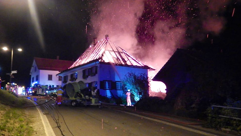 Der Dachstock des Hauses brannte lichterloh.
