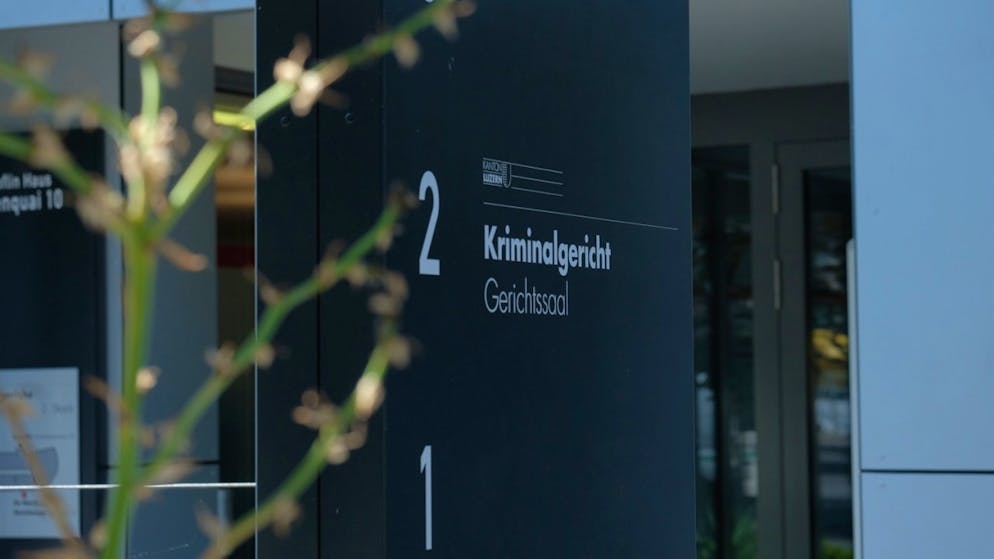 Vor dem Kriminalgericht in Luzern muss sich ein Mann für einen versuchten strafbaren Schwangerschaftsabbruch verantworten.