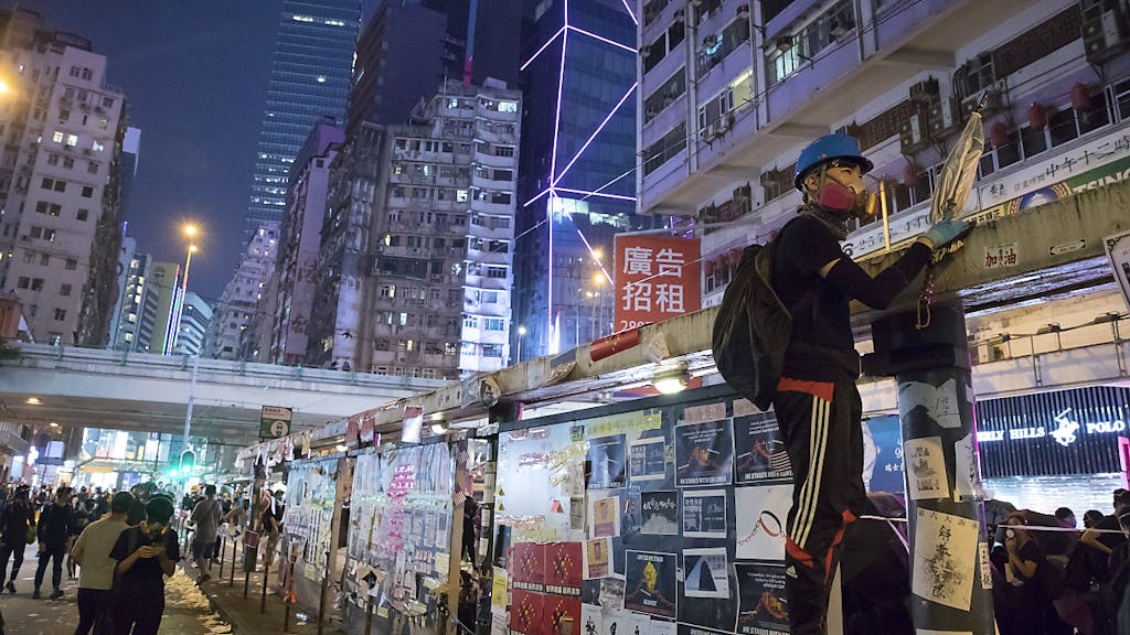 China. Schüsse in Hongkong – Feiern in Peking