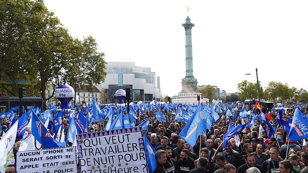 Überlastet, ausgelaugt, suizidgefährdet: Tausende Polizistinnen und Polizisten gingen am Mittwoch in Paris auf die Strasse.