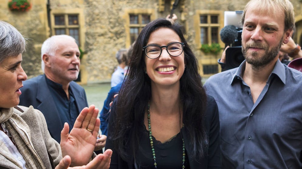 Gewinner und Verlierer der eidgenössischen Wahlen. Und gleich noch eine Überraschungssiegerin der Grünen: Céline Vara zieht für den Kanton Neuenburg in den Ständerat ein. Der Sitzgewinn der 35-Jährigen Politikerin geht zulasten der SP.