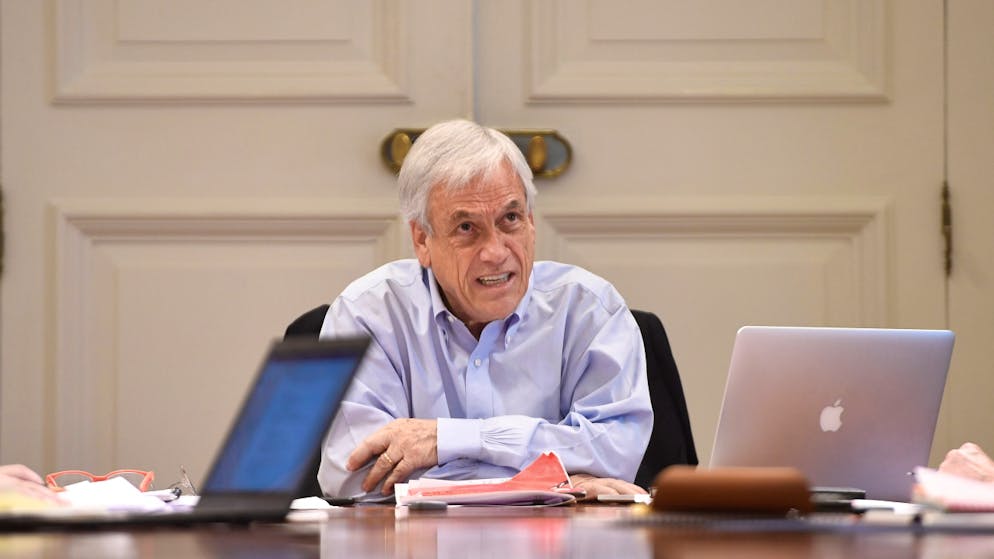 Secondo il presidente cileno Sebastian Pinera, la democrazia «ha l'obbligo di difendersi»