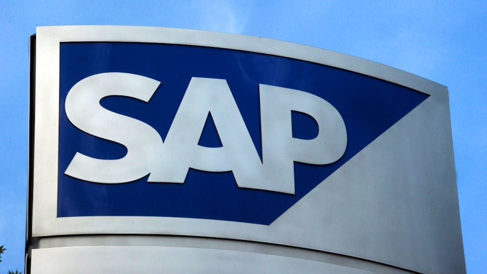 Das Cloud-Geschäft von SAP profitiert von einem Deal mit Microsoft: Das SAP-Logo vor dem Hauptsitz im deutschen Walldorf (Archivbild).