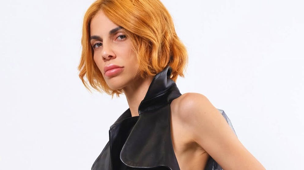 Così la stilista Ezgi Cinar sui colori: «Ci sono colori che su di me non mi piacciono, ma in linea di massima non c’è uno che trovi orribile.»
