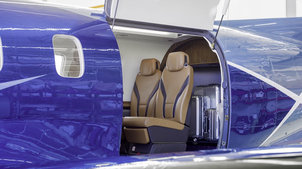 Das ist der neue Pilatus Turbo-Prop PC-12 NGX. Insgesamt finden zehn Passagiere Platz im PC-12 NGX.
