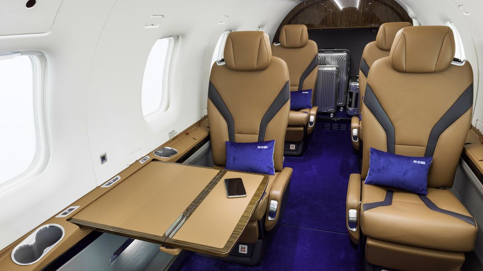 Das ist der neue Pilatus Turbo-Prop PC-12 NGX. Auch die Kabine wurde für mehr Kopf- und Bewegungsfreiheit umgestaltet. 