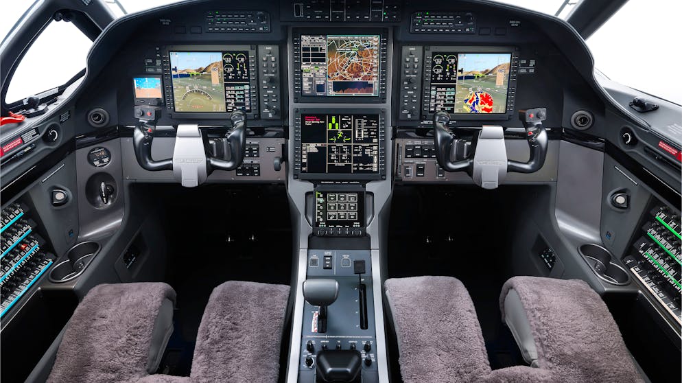 Das ist der neue Pilatus Turbo-Prop PC-12 NGX. Das Cockpit von Pilatus' PC-12 NGX bringt neue Funktionen und eine verbesserte Avionik mit.