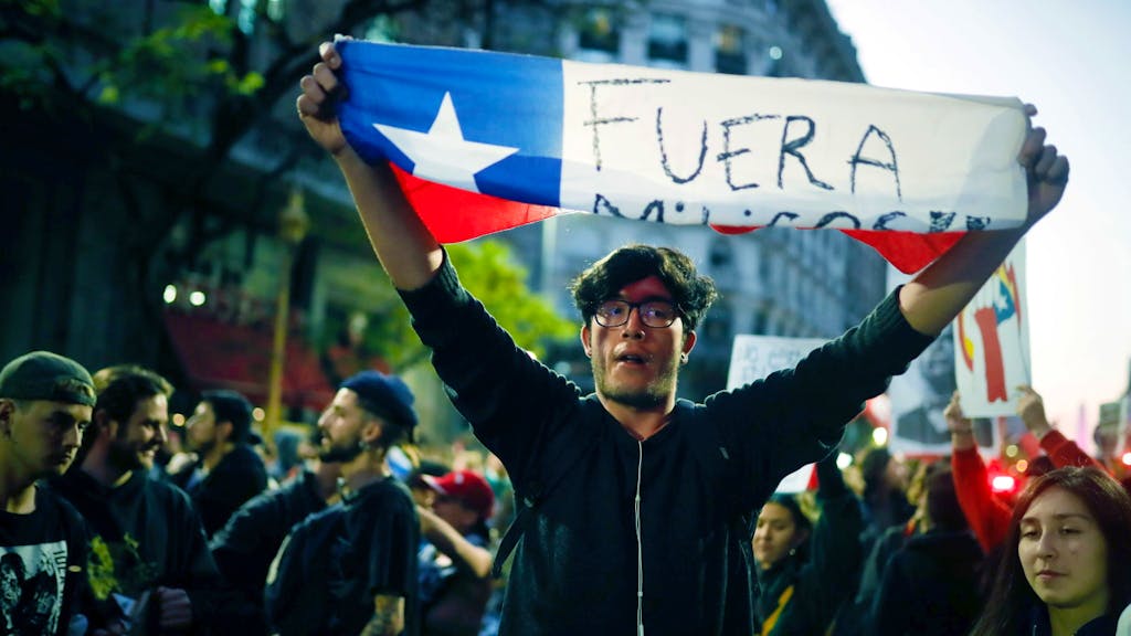 Gravi disordini. Proteste in Cile, saliti a 15 i morti