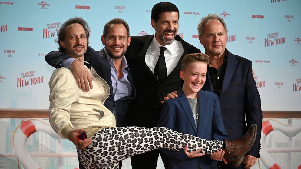 Pasquale Aleardi (Mitte) an der Kinopremiere von «Ich war noch niemals in New York» mit dem Cast. Die Schauspieler Michael Ostrowski, Moritz Bleibtreu, Pasquale Aleardi, Marlon Schramm und Uwe Ochsenknecht (von li. n. re.)