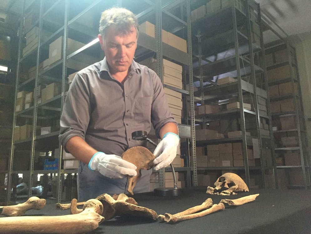 Von der Entschlüsselung des Unerklärlichen. Schon vor Jahrhunderten glaubten Menschen an das Böse. Das beweisen Funde, die der Archäologe Daniel Nösler untersucht.