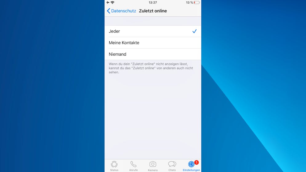 Privatsphäre bei WhatsApp schützen. So kann etwa jedermann sehen, wann man zuletzt online war. Das sollte mindestens auf die eigenen Kontakte beschränkt werden.