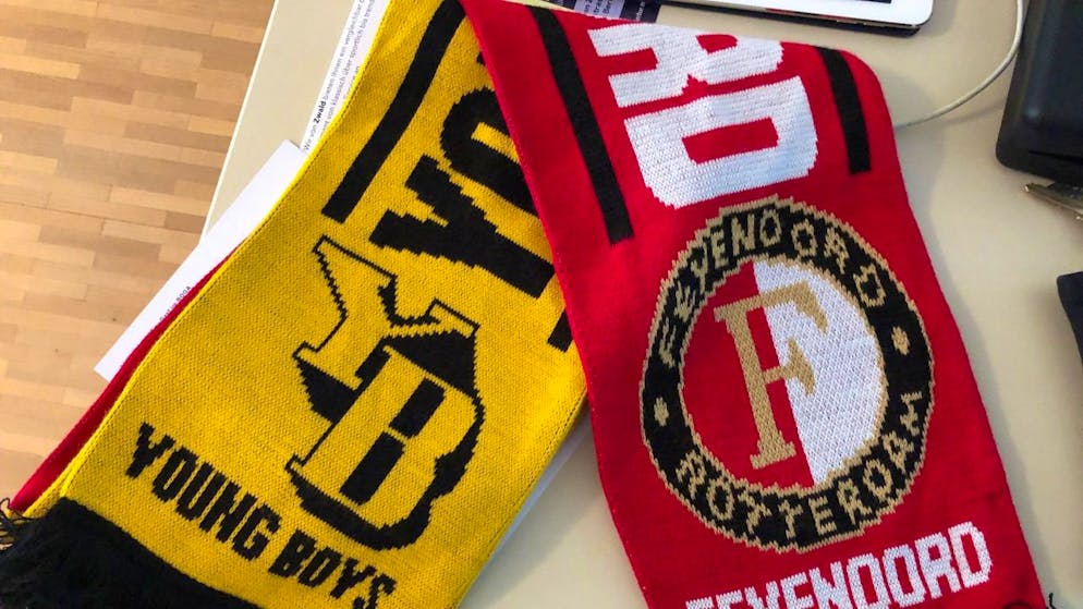 Viele Feyenoord-Fans und viel Polizei. Der niederländische Fussballverein Feyenoord Rotterdam trifft am Donnerstagabend auf die Berner Young Boys.