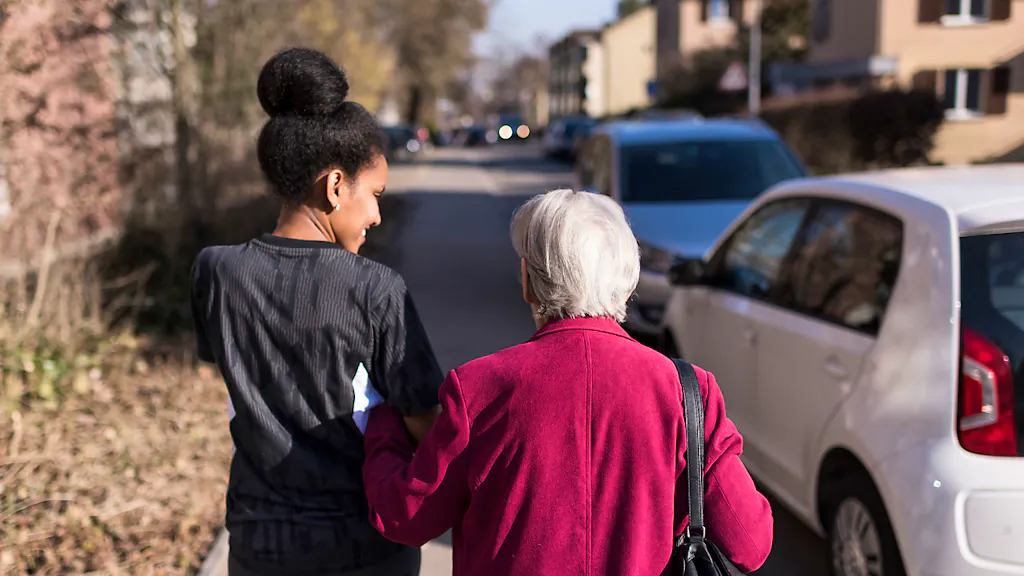 Unia Chiede Un Ccl Per Le Badanti