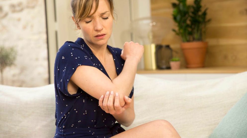 Forscher konnten den Zusammenhang zwischen Schmerzen und Wetter nachweisen. Hauptursache ist die hohe Luftfeuchtigkeit. 