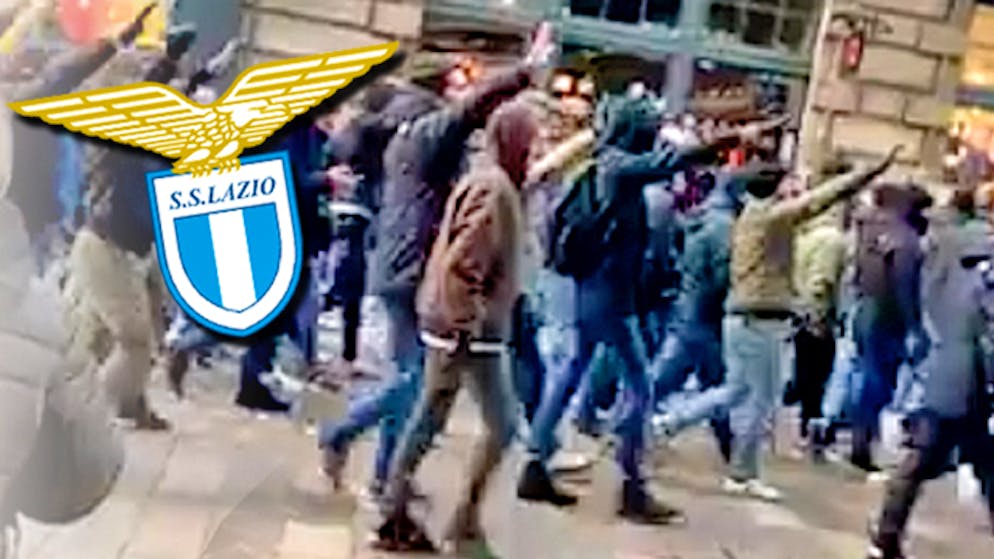 Lazio-Anhänger zeigen bei ihrem Marsch durch Glasgow den Hitlergruss.