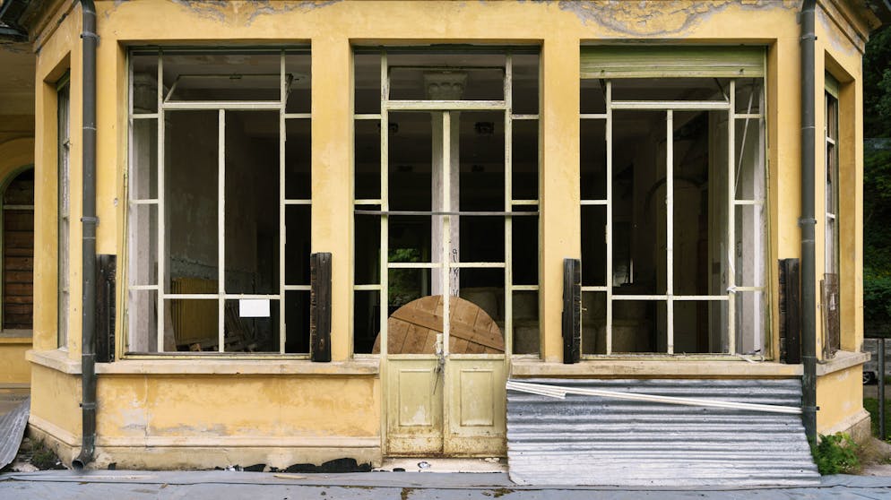 Achtung, hier spukts! Gruselige Orte in der Schweiz. ... steht das riesige Gebäude dunkel, verlassen und verwahrlost da und lädt nicht gerade zum Eintreten.