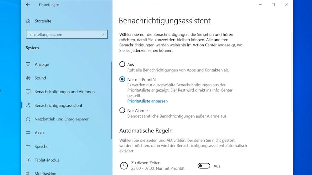 Benachrichtigungen in macOS und Windows verwalten. Unter «Benachrichtigungsassistent» kann man die Benachrichtigungen noch stärker individualisieren, etwa durch Festlegen eine Prioritätenliste.