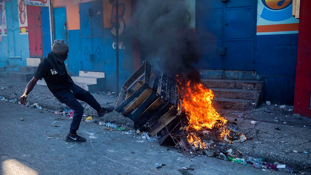 Bei Ausschreitungen nach Protesten in Haiti sind am Sonntag (Ortszeit) zwei Personen ums Leben gekommen.