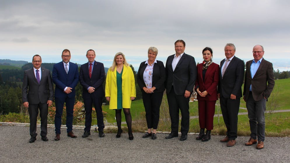 Die Schaffhauser Regierungsrätin Cornelia Stamm Hurter (SVP) (4. von links) übernimmt das Präsidium der Ostschweizerischen Konferenz der Justiz- und Polizeidirektorinnen und -direktoren (OJPD).